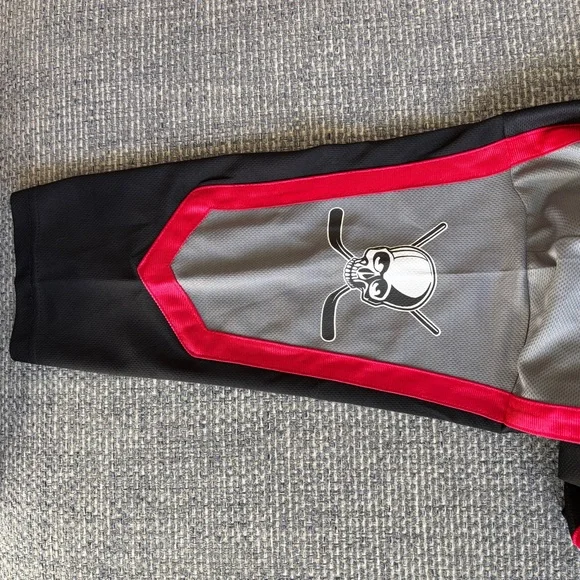 🔥 Spirit Halloween Slasher Hockey Skull “Jason” Friday the 13th Jersey | Sz Med. - Picture 5 of 6